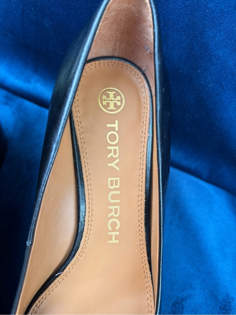Tory Burch Black Leather Ballet Flats with Gold Logo Medallionw. Size 8.5 - Picture 3 of 11